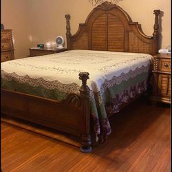 Beautiful Tommy Bahama Style Bedroom Set ( Deliver Available) 