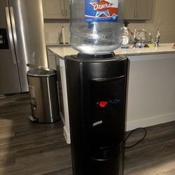 Water Machine Has Hot And Cold