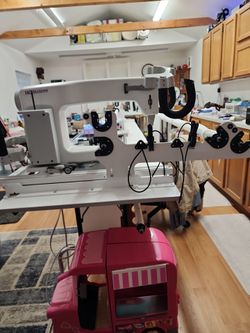 HQ 16 long arm quilting machine & table