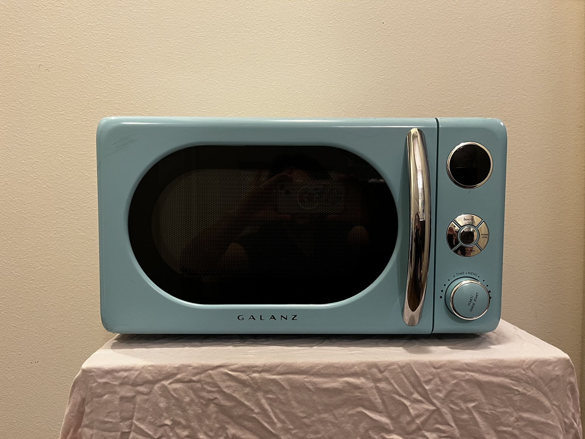 Vintage Style Galanz Microwave - Baby blue