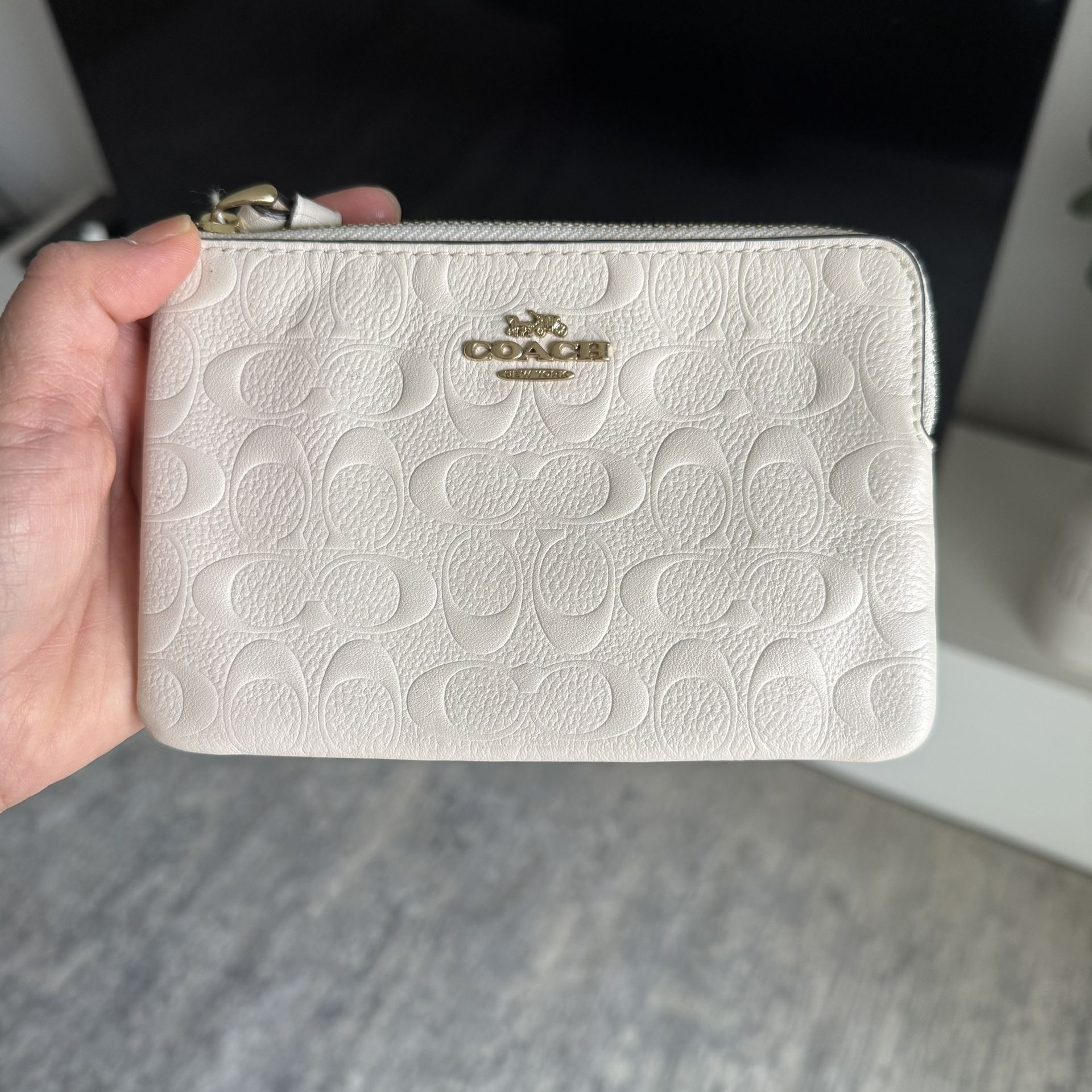 COAH Corner Zip Wristlet In Signature Leather Cremè White