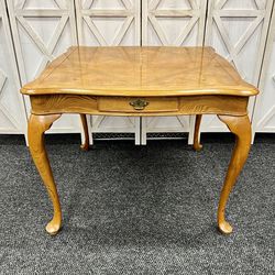 Free Delivery 🚚 Vintage Hekman Dining Table 34"W x 34”D x 29"H