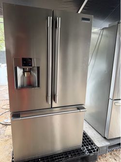 Frigidaire fridge counter deep stainless steel/ working perfect 2 month warranty
