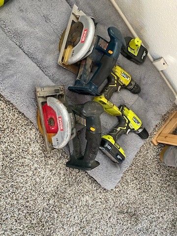 TOOLS EVERYTHING WORKS GOOD