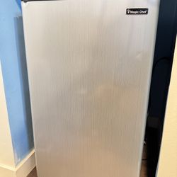 Magic Chef Mini Fridge (used)