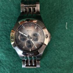 Relic Mens Metal Band Watch. Grey Face