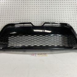 2017 2018 TOYOTA COROLLA SPORT FRONT BUMPER GRILLE OEM