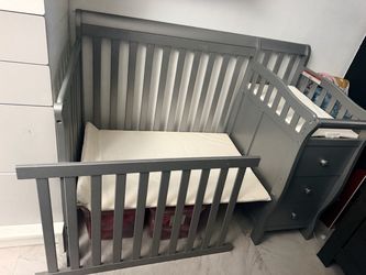 Mini crib