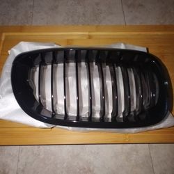 04 Bmw 3 Series Front Left Grill 