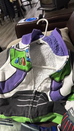 Kids size 4, Toy Story sweater in good condition