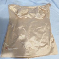 New Ruby Ribbon Convertible Strapless or straps Size 40 Nude / champagne Color