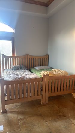 Twin beds - great condition!