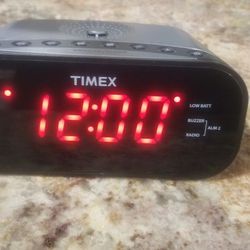 Timex alarm/radio with phone Audio Line in To Play Your Music, MODEL T232 GRY2