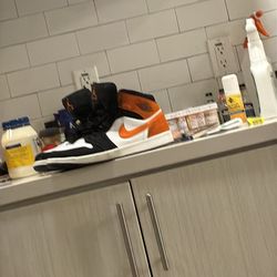 Nike Jordans black with orange 12size