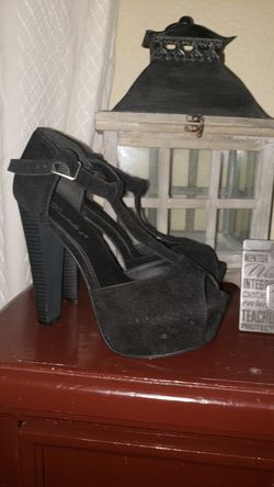 Black heels sz 8