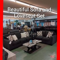 😍 Beautiful Sofa and Loveseat Set