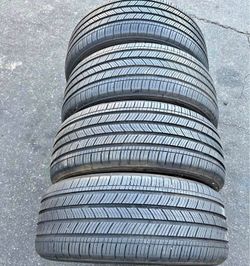 215/55/17 Michelin Selling a set of 4 tires in excellent condition 🫡
