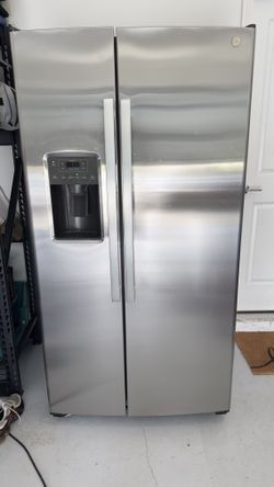 GE Side by Side Stainless Fridge GSS25GYPGCFS