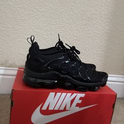 Nike Vapormaxes (basically new size 10)