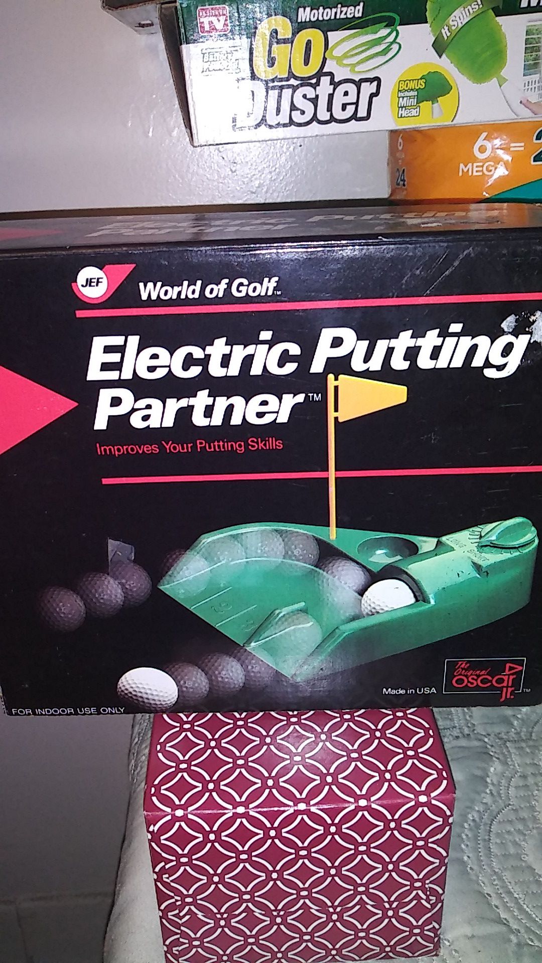 World of Golf electric putting partner improve your putting skills