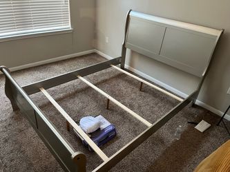 Bed and dresser set and night stand for 135$