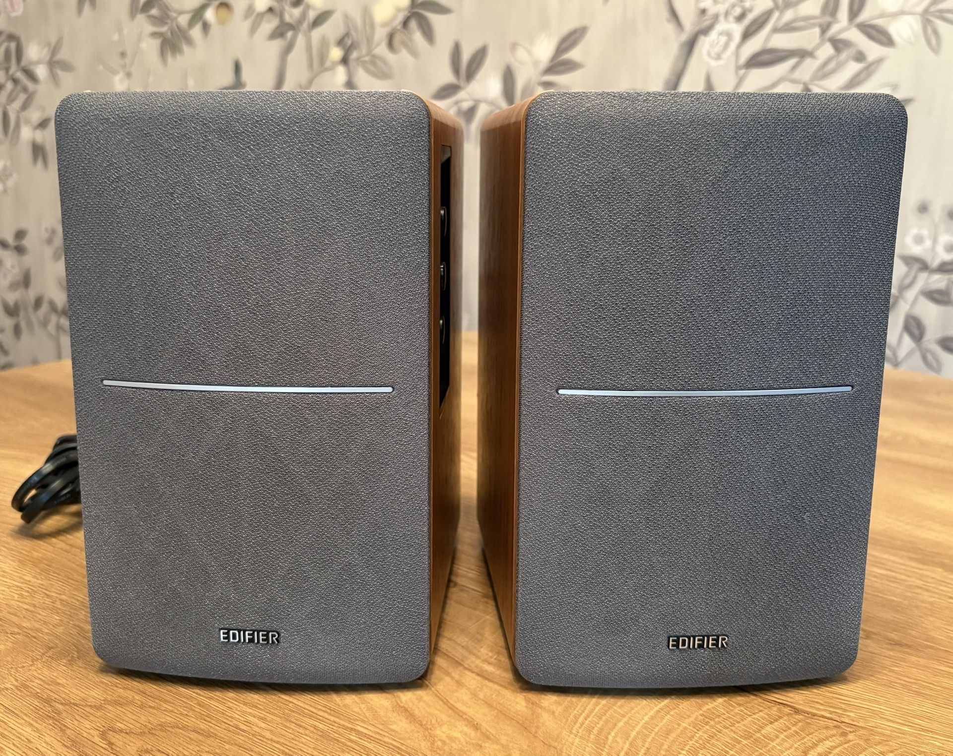 Edifier R1280DB 2-Way Active Bookshelf Speakers (Wood, Pair)
