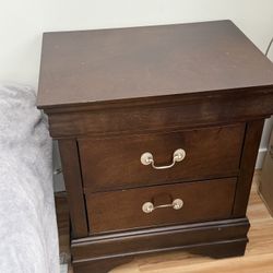 2 Nightstands 