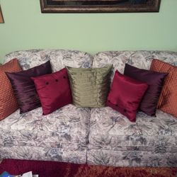 Vintage Sofa and Pillow Set