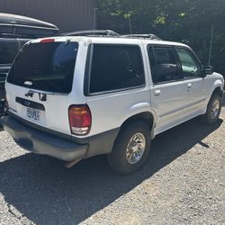 2000 Ford Explorer