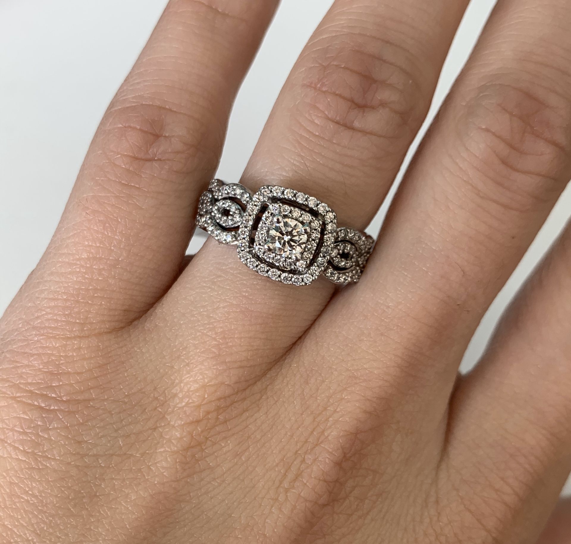 Diamond halo engagement Ring