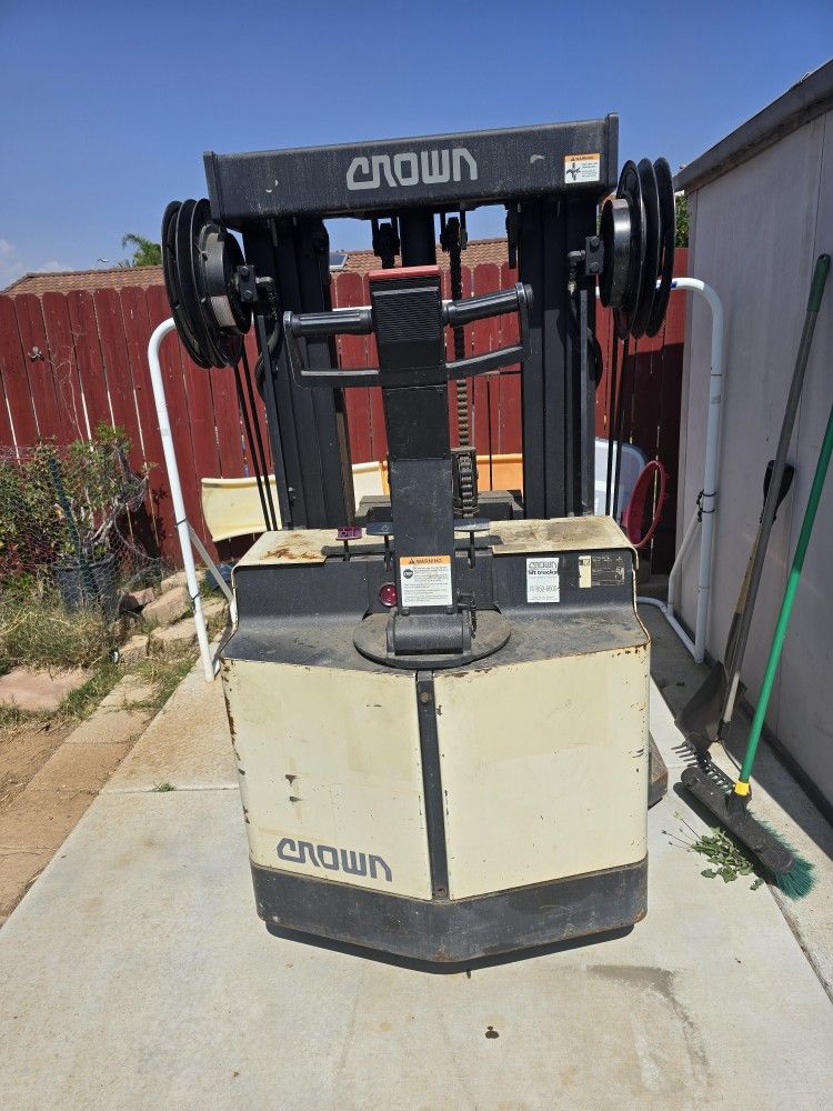 Crown Walkie Stacker Forklift