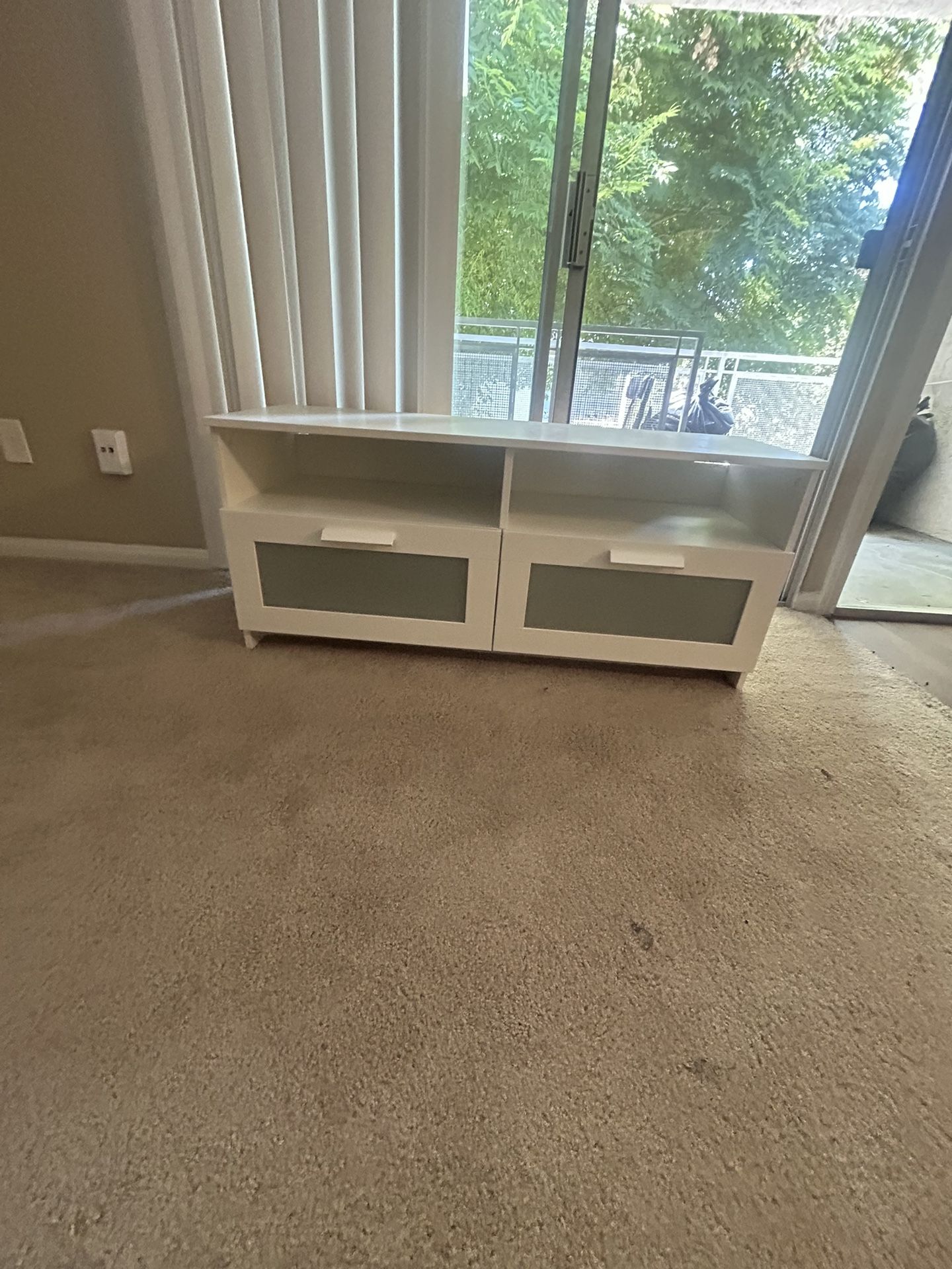 Este Bonito Mueble X $120.  O Mejor Oferta 
