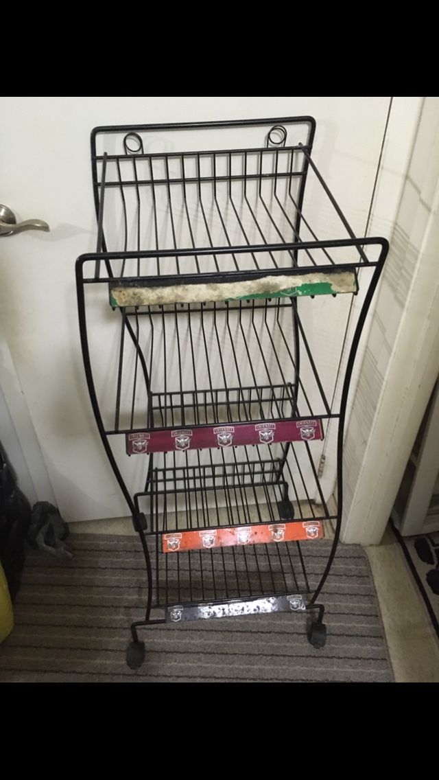 METAL MOVING RACK WITH WHEELS