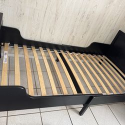 Extendable bed frame + mattress