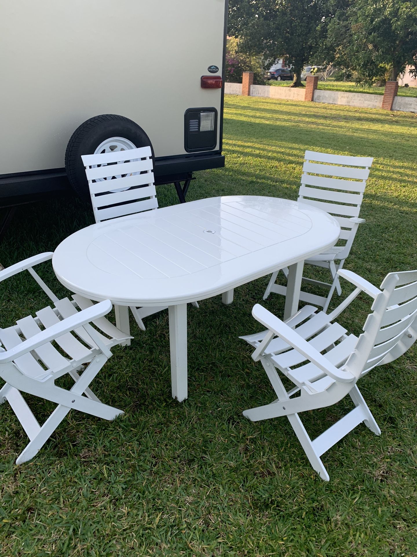Patio furniture table and chairs set heavy duty plastic for Sale in