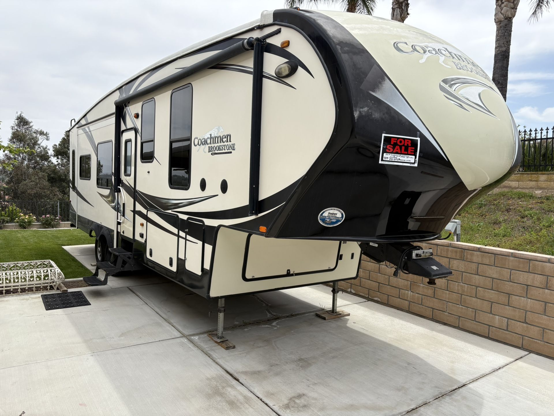 2014 5th Wheel 32 Foot Coachman