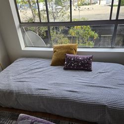 Twin XL Mattress - Like New - $275 (Los Angeles / Brentwood)
