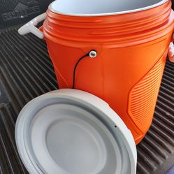 HOME DEPOT 5 GALLON JUG IN EXCELLENT CONDITION