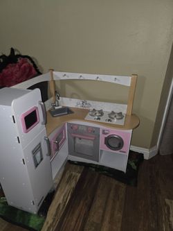 Toddlers play kitchen