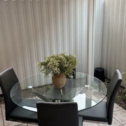 Moderno juego de mesa de comedor redonda para 4, mesa de comedor de 45 pulgadas con 4 sillas de cuero Gris, parte superior de vidrio templado de lujo