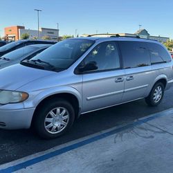 2005 Chrysler Town & Country