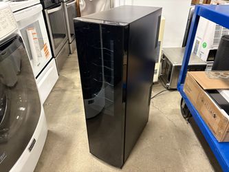 ELECTROLUX Thermoelectric Wine Cooler Model #FFWC18L2OB