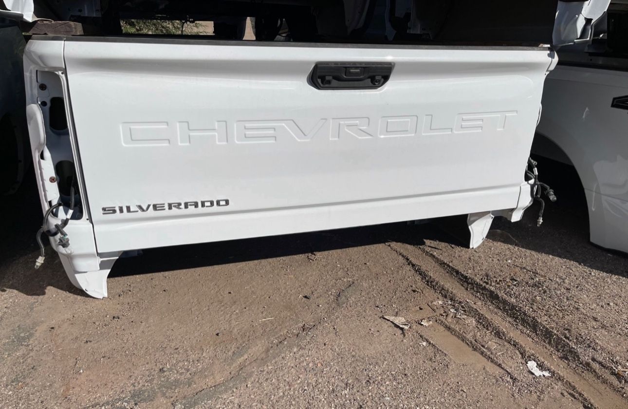 New Take off Silverado Tailgate 20-23 2500/3500hd