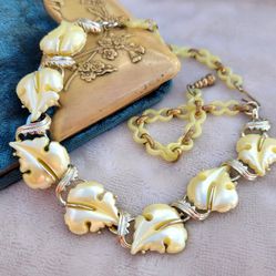 Vtg Pearly Lemon Thermoset Leaves Silver Tone Mid Century Glam Necklace by Star
