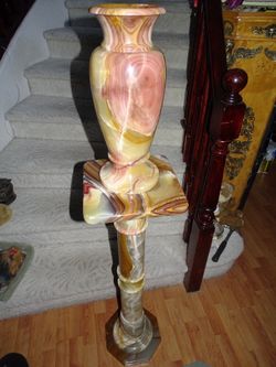 Italian onyx Pedestal, vase