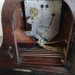 Mantel Clock Electric Windup No Key Or Cord