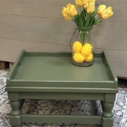 Small ETHAN ALLEN table