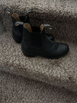 women’s black leather blundstones size 9 - lightly used