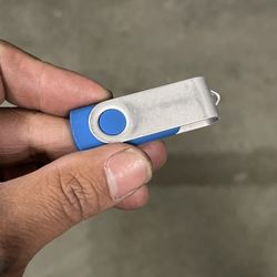 Random Flash Drive With Assorted Files