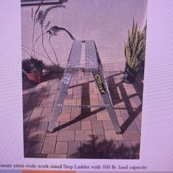 Extra Wide Work Stand Step Ladder 